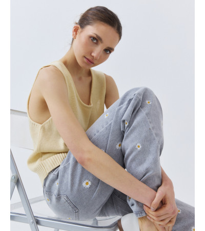 JEANS WIDE LEG CON MARGARITAS BORDADAS | MULAYA