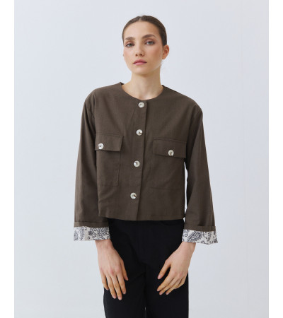 CHAQUETA CORTA CON BOLSILLOS Y CUELLO REDONDO | MULAYA