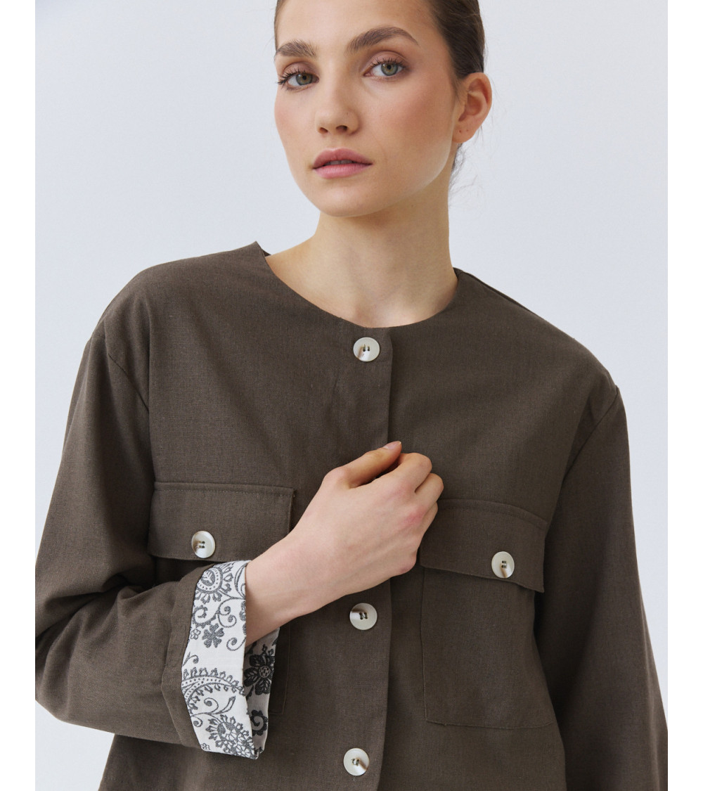 CHAQUETA CORTA CON BOLSILLOS Y CUELLO REDONDO | MULAYA