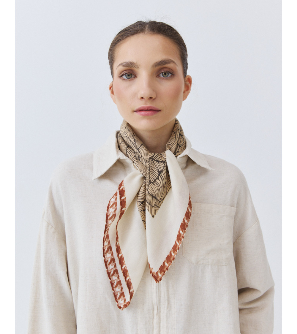 Pañuelo Estampado Geométrico Cuadrado | MULAYA