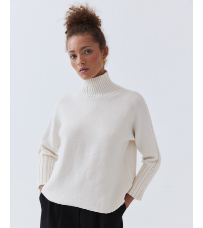 JERSEY DE PUNTO HOLGADO CON CUELLO ALTO | MULAYA