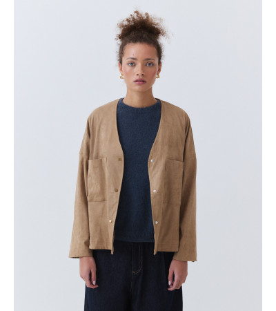 CHAQUETA EFECTO ANTE CON BOLSILLOS PARCHE | MULAYA