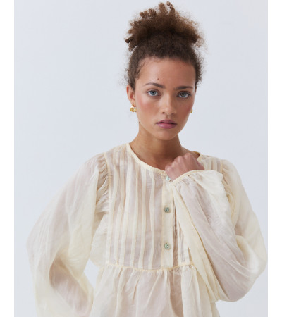 BLUSA PLIEGUES SEMITRANSPARENTE Y PEPLUM | MULAYA