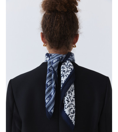 Pañuelo Estampado Geométrico Cuadrado | MULAYA