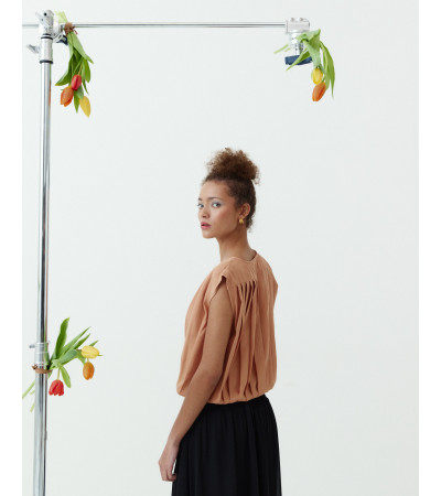 BLUSA DE CUELLO V CRUZADA CON BOTONES A PRESIÓN | MULAYA