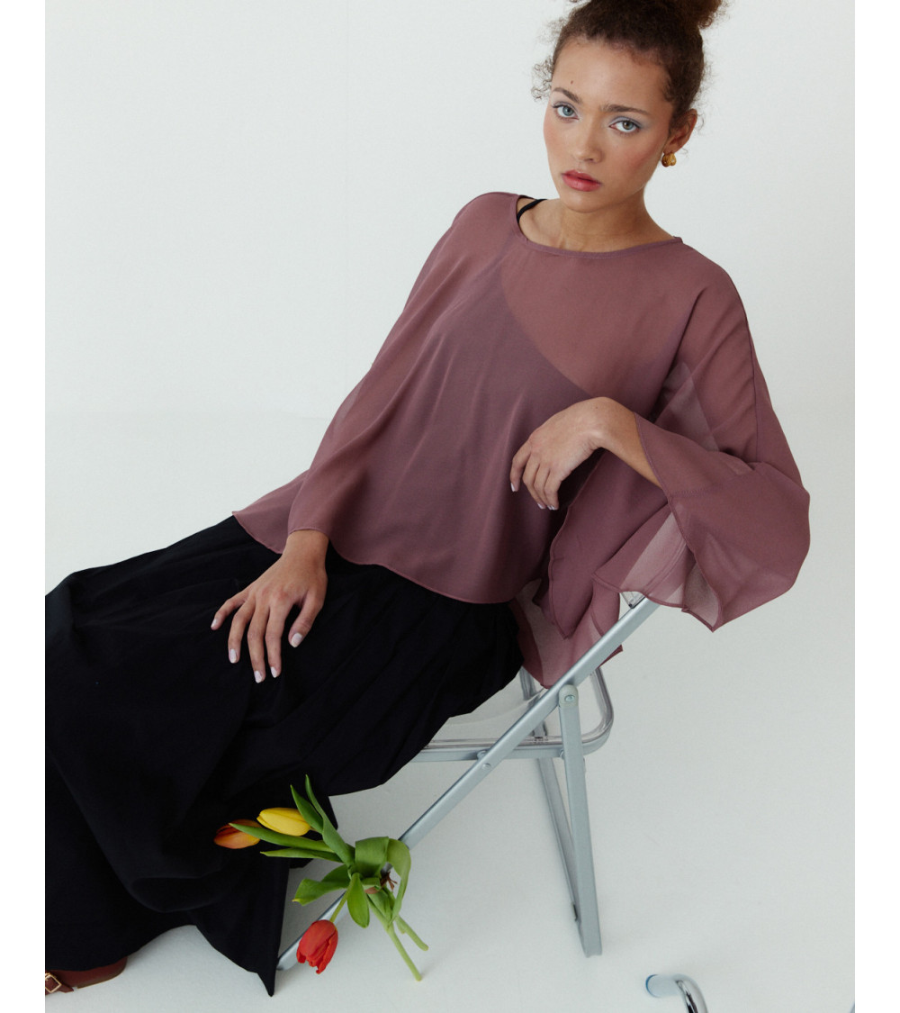 CAPA SEMITRANSPARENTE CON CAÍDA ASIMÉTRICA | MULAYA