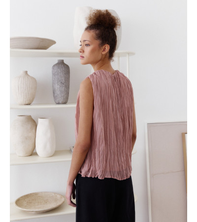 TOP PLISADO CON CUELLO REDONDO Y SILUETA FLUIDA | MULAYA