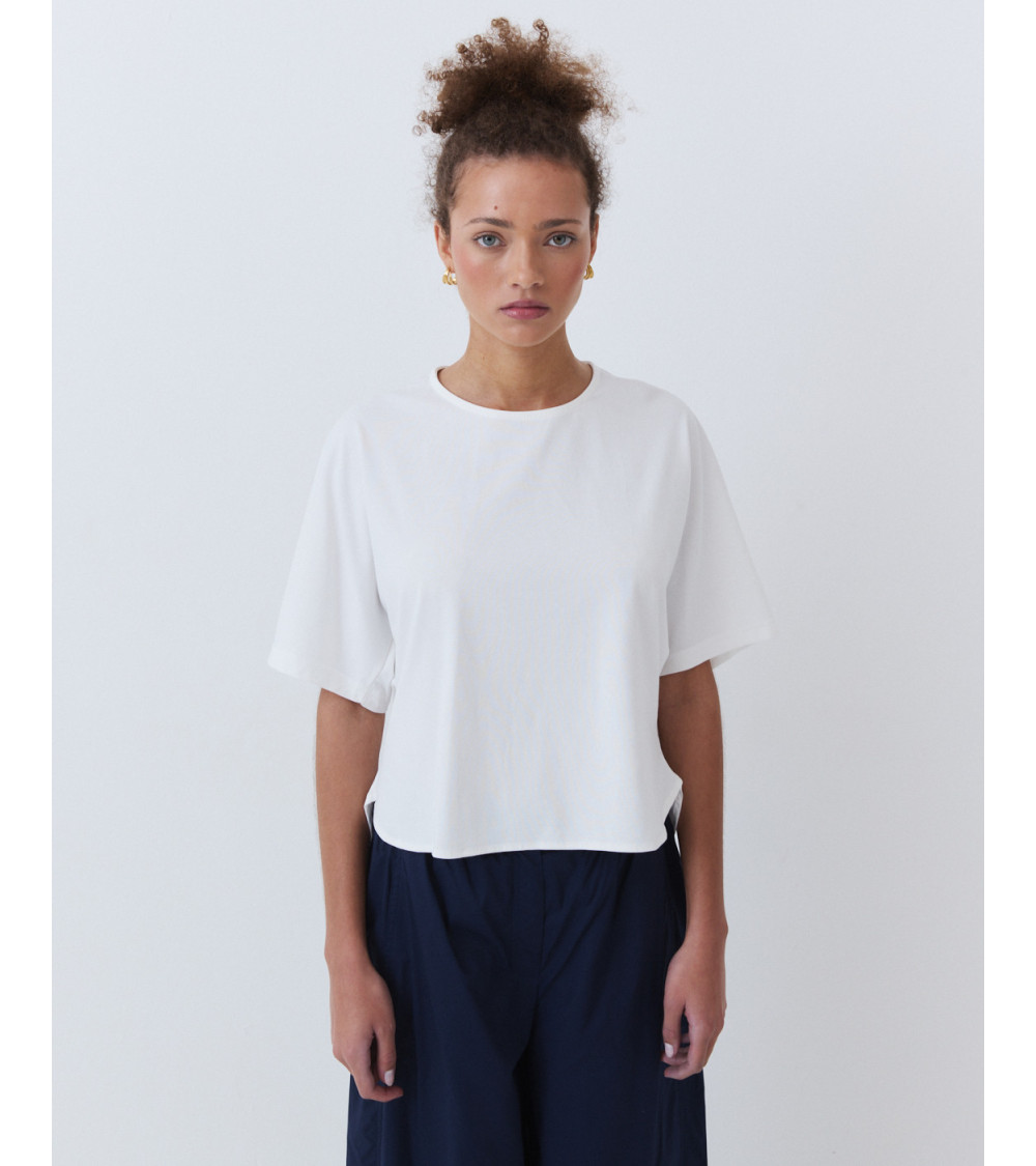 CAMISETA MANGA MURCIÉLAGO Y BAJO ASIMÉTRICO | MULAYA