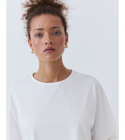 CAMISETA MANGA MURCIÉLAGO Y BAJO ASIMÉTRICO | MULAYA