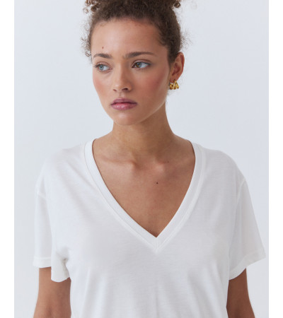 CAMISETA DE MANGA CORTA CON CUELLO PICO | MULAYA