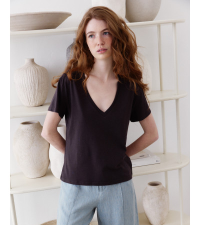 CAMISETA DE MANGA CORTA CON CUELLO PICO | MULAYA