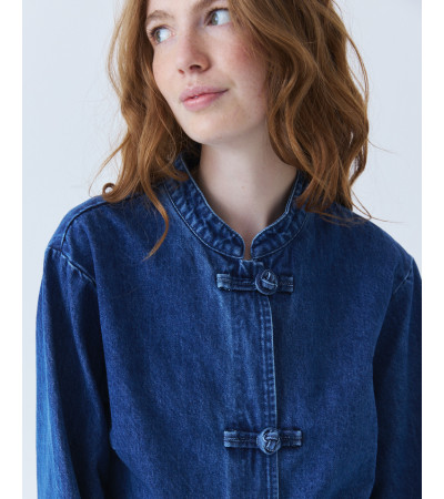 CHAQUETA DENIM CON CUELLO MAO Y CIERRE ORIENTAL | MULAYA