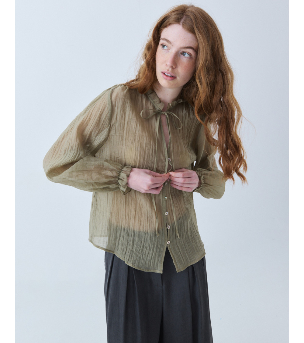 BLUSA SEMITRANSPARENTE LAZADA Y BOTONES | MULAYA