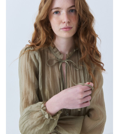 BLUSA SEMITRANSPARENTE LAZADA Y BOTONES | MULAYA