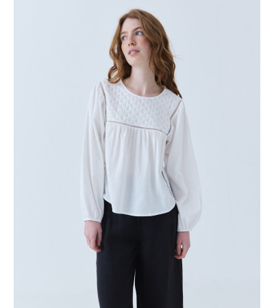 BLUSA DE ALGODÓN CON DETALLES BORDADOS EN PECHERA | MULAYA