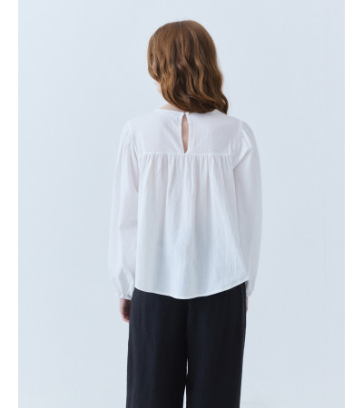 BLUSA DE ALGODÓN CON DETALLES BORDADOS EN PECHERA | MULAYA