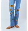 : JEANS FLARE CON BORDADO DE GIRASOLES | MULAYA