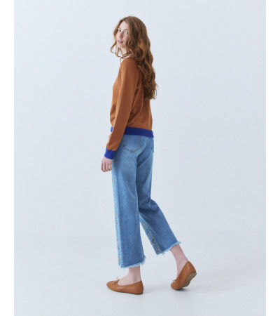 JEANS CROPPED CON BORDADO DE FLORES | MULAYA