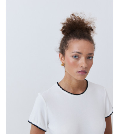 CAMISETA MANGA CORTA DETALLES CONTRASTE | MULAYA