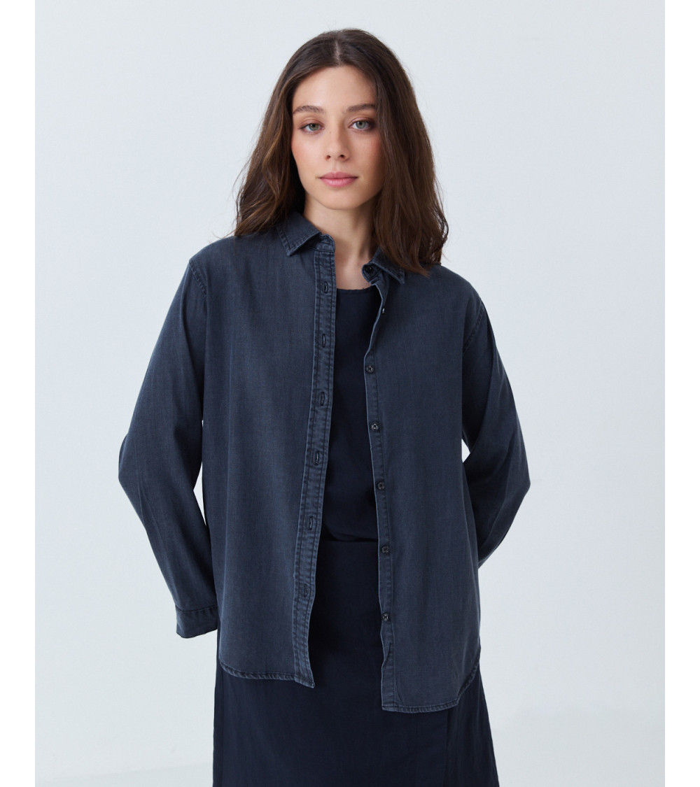 CAMISA DENIM FLUIDA DE CORTE CLÁSICO | MULAYA
