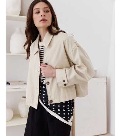 Trench Corto con Cuello Solapa y Charreteras | MULAYA