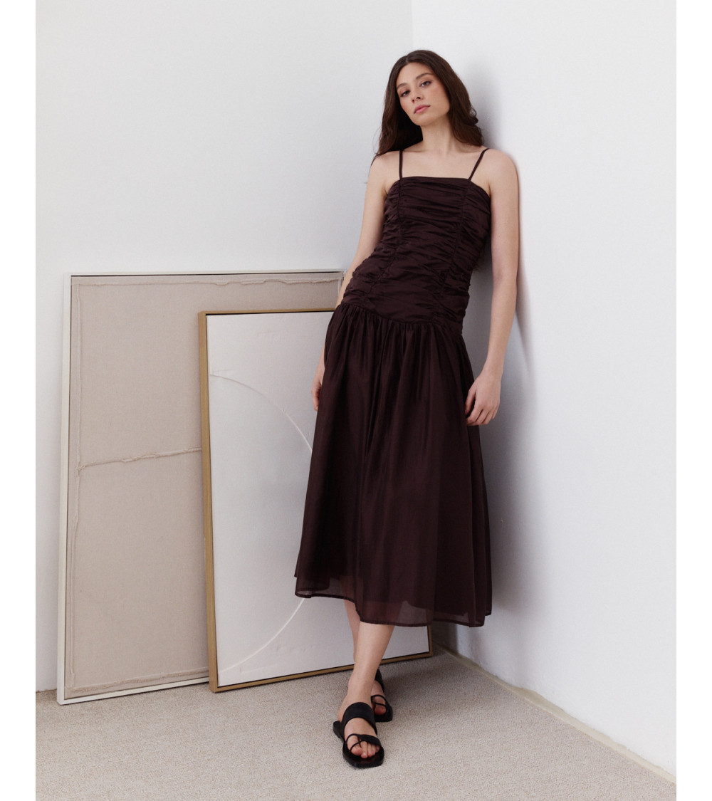 VESTIDO MIDI FRUNCIDO CON TIRANTES Y FORRO | MULAYA