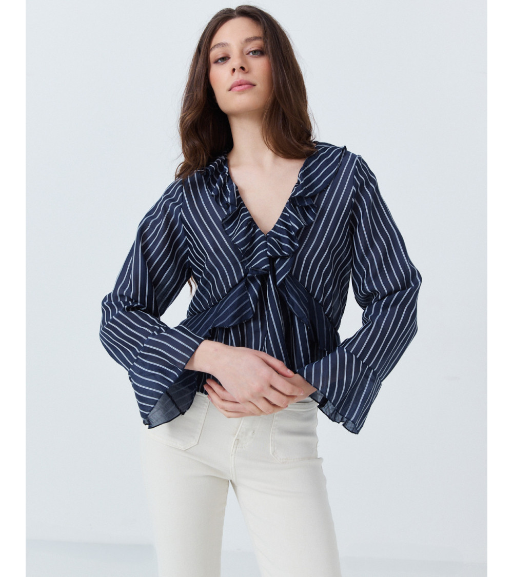 BLUSA CUELLO V CON VOLANTES Y SILUETA FLUIDA | MULAYA