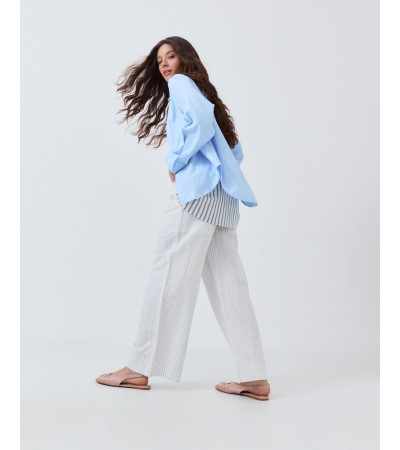 CAMISA BÁSICA CON CUELLO SOLAPA Y BOTONES | MULAYA