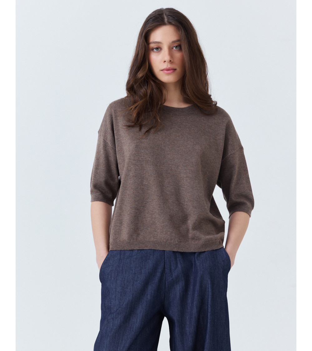 CAMISETA DE PUNTO CON CUELLO REDONDO Y BAJO RIB | MULAYA