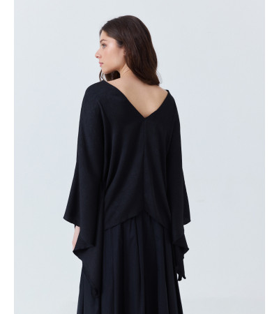 CAPA DE SATÉN CON CUELLO EN V FLUIDA | MULAYA