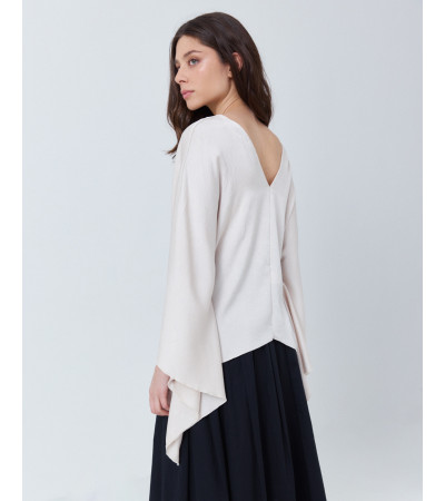 CAPA DE SATÉN CON CUELLO EN V FLUIDA | MULAYA