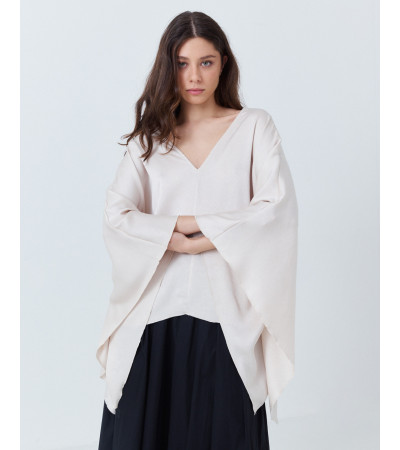 CAPA DE SATÉN CON CUELLO EN V FLUIDA | MULAYA