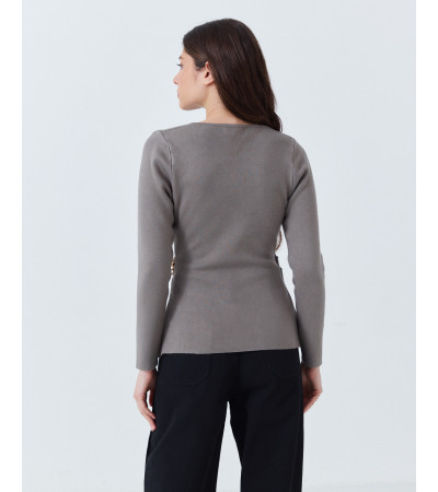 TOP DE PUNTO CRUZADO CON BROCHE JOYA | MULAYA