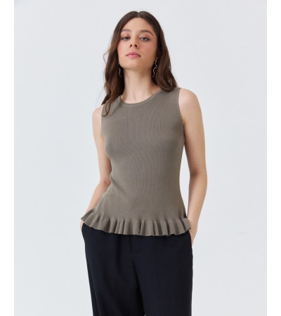 TOP DE PUNTO SIN MANGAS CON VOLANTES | MULAYA