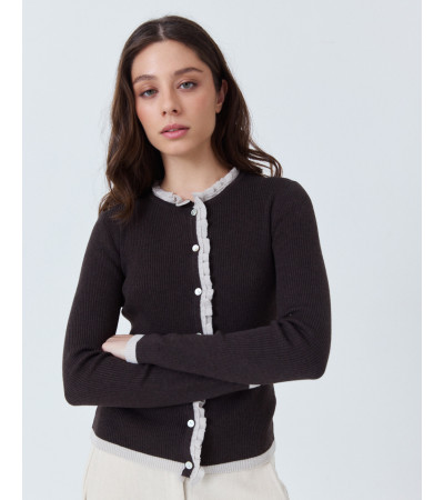 JERSEY DE PUNTO CON VOLANTES Y VIVOS A CONTRASTE | MULAYA