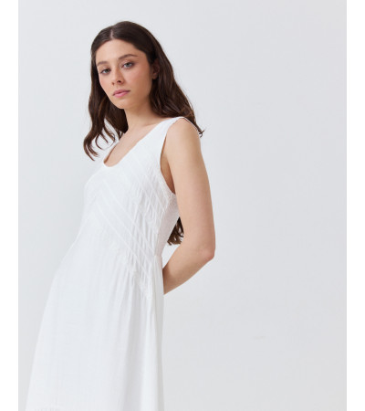 VESTIDO LARGO BLANCO CON DETALLES DE ENCAJE | MULAYA