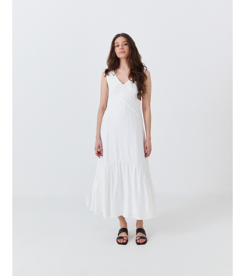 VESTIDO LARGO BLANCO CON DETALLES DE ENCAJE | MULAYA