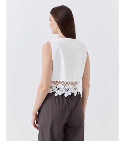 CHALECO CON DETALLE DE ENCAJE Y BOTONES VARIOS | MULAYA