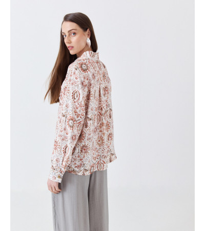 CAMISA ESTAMPADA CON BOLSILLOS CARGO Y CUELLO SOLAPA | MULAYA