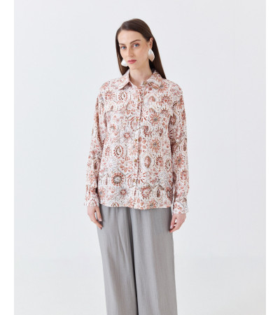 CAMISA ESTAMPADA CON BOLSILLOS CARGO Y CUELLO SOLAPA | MULAYA