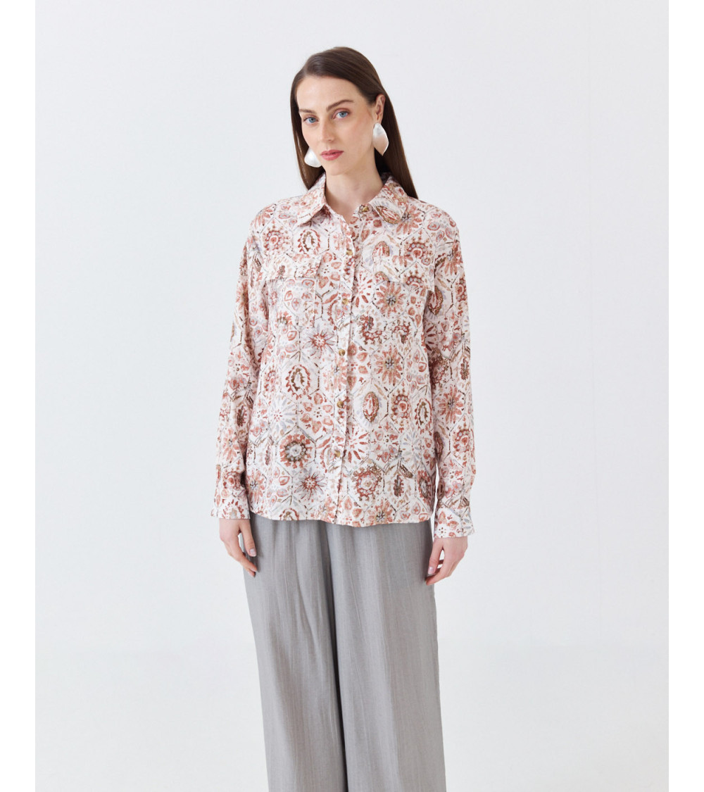 CAMISA ESTAMPADA CON BOLSILLOS CARGO Y CUELLO SOLAPA | MULAYA