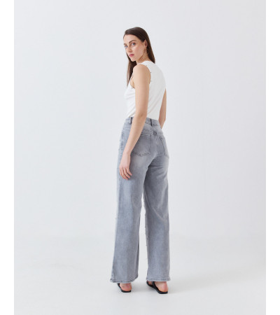 JEANS RECTOS DE TIRO ALTO CON TACHUELAS | MULAYA