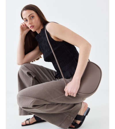 JEANS WIDE LEG CON BOLSILLOS DE PARCHE Y BAJO CON VUELTA | MULAYA