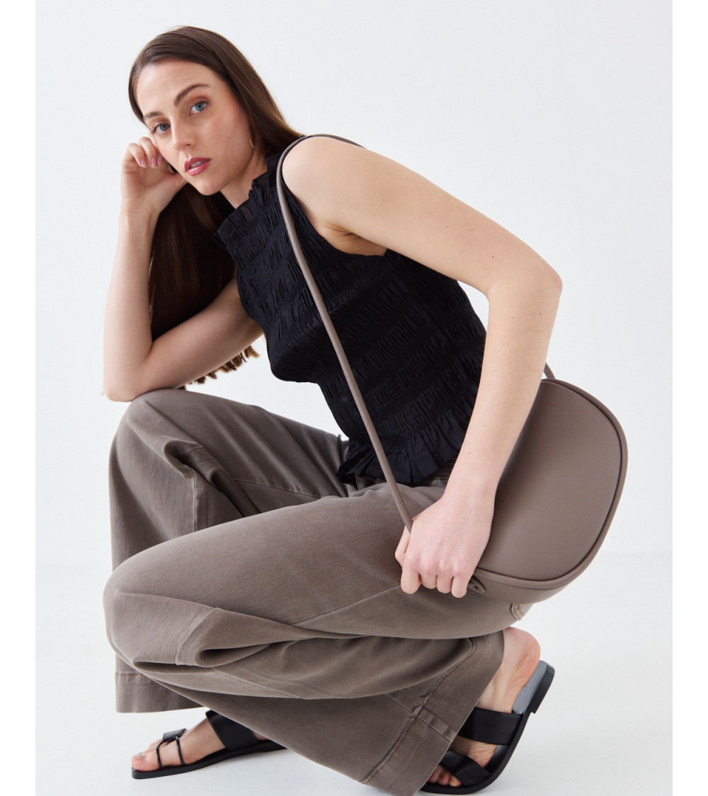 JEANS WIDE LEG CON BOLSILLOS DE PARCHE Y BAJO CON VUELTA | MULAYA