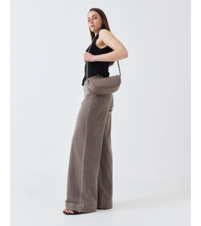 JEANS WIDE LEG CON BOLSILLOS DE PARCHE Y BAJO CON VUELTA | MULAYA