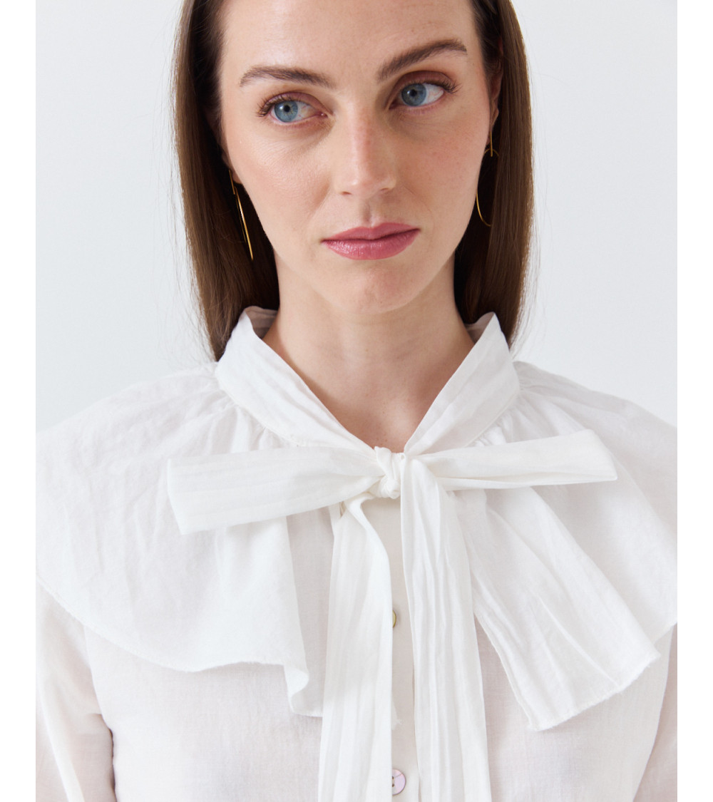 BLUSA DE ALGODÓN CON VOLANTES Y LAZADA | MULAYA