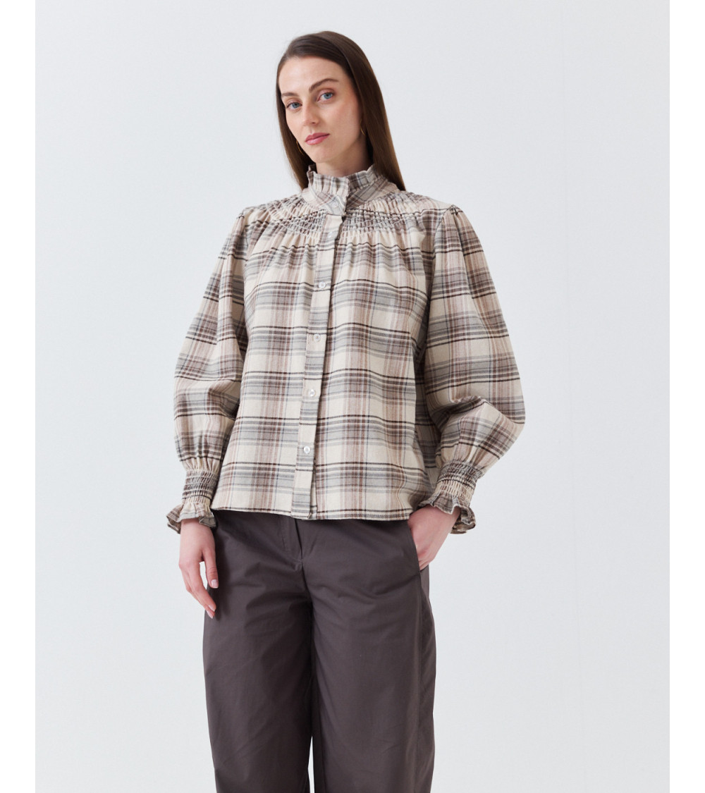 CAMISA DE CUELLO ALTO CON VOLANTES Y FRUNCIDO | MULAYA