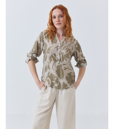 BLUSA ESTAMPADA CON CUELLO MAO Y TRABILLAS | MULAYA