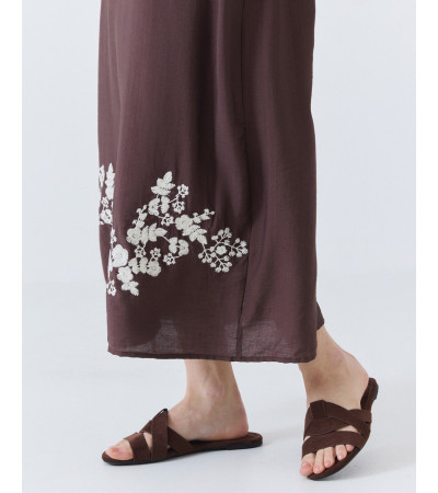 VESTIDO MIDI NEGRO CON BORDADOS FLORALES | MULAYA