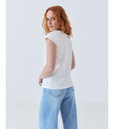 Camiseta de Cuello V con Detalle de Pliegues | MULAYA